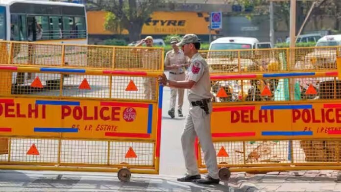 Bomb blast threat at many places in the country including two CRPF schools in Delhi, know the latest updates
