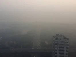 Delhi Air Pollution| AQI in Delhi falls to 226; people have trouble breathing
