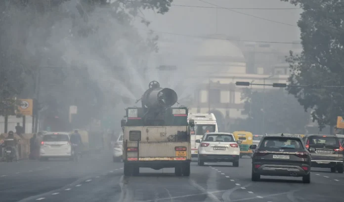 Delhi Air Pollution| Delhi's air quality is very bad, fog prevails in the city in the morning, common people are getting worried.
