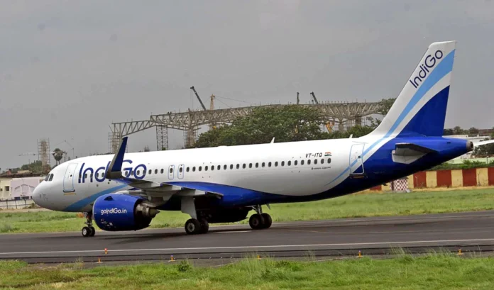 Indigo Flights Receive Bomb Threat | Bomb threat in two Indigo flights from Mumbai to Muscat and Jeddah, search continues
