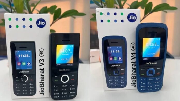 Jio's big blast, launched two cheap 4G phones, talk will be available for the whole month for Rs 123 and internet will work.
