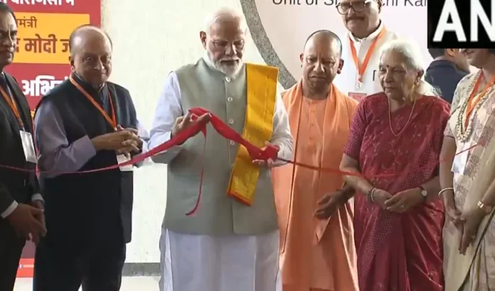 PM Modi inaugurated RJ Shankara Eye Hospital in Varanasi, also visited the exhibition organized
