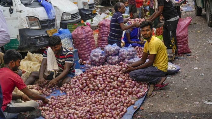 Special 'Kanda Express Train' reaches Delhi from Maharashtra, onion will be available at Rs 35/kg
