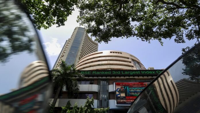 Stock market closed with strong gains, Sensex jumped 592 points, Nifty also surged.
