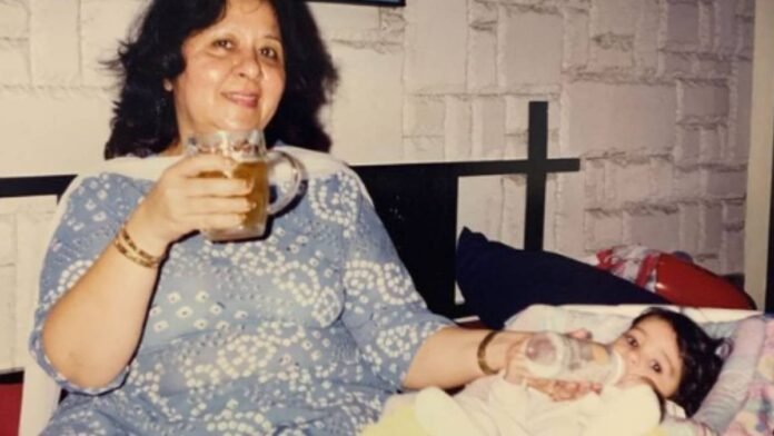 A glass of beer in one hand and a bottle of milk in the other, the actress shared a photo with her grandmother, people were shocked to see it
