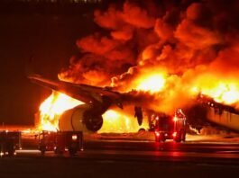 Emergency landing of plane at Sydney airport, huge fire on the runway created panic
