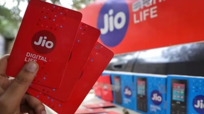 Jio's befitting reply to BSNL, 11 month validity plan created a stir
