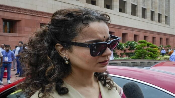 Kangana Ranaut's troubles increased, stuck in this statement; Agra court issued notice
