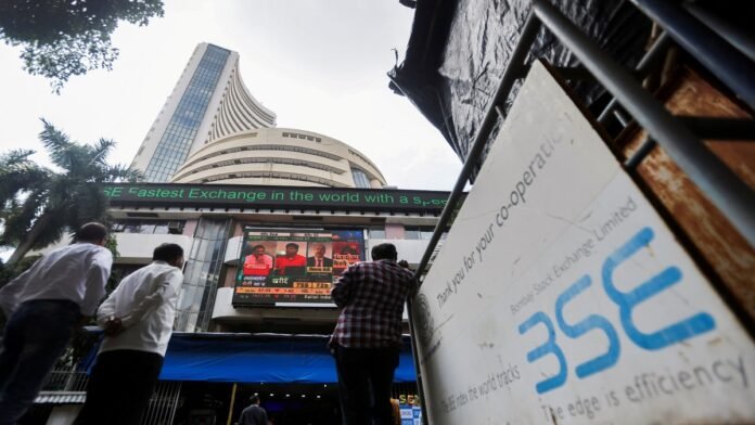 Stock market is not stable, market opened in red, Sensex-Nifty fell.
