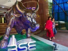 The magic of Trump's victory on the stock market ended on the second day itself, Sensex closed down by 836 points, all eyes on the Fed Reserve.
