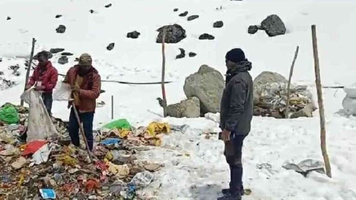 Tons of untreated waste is being dumped in pits in Kedarnath, revealed through RTI
