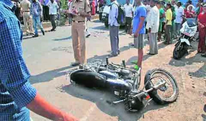 Two youths died in collision between two motorcycles in Banda
