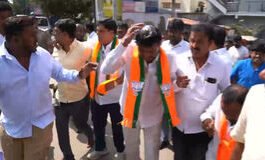 Case of throwing eggs on BJP MLA and film producer Munirathna, FIR registered
