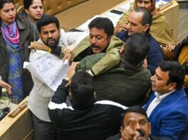 Chaos in Chandigarh Municipal Corporation House, scuffle between members
