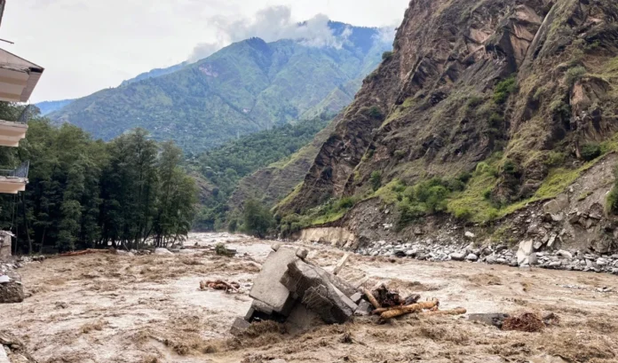 Five people died due to landslide in Gilgit-Baltistan
