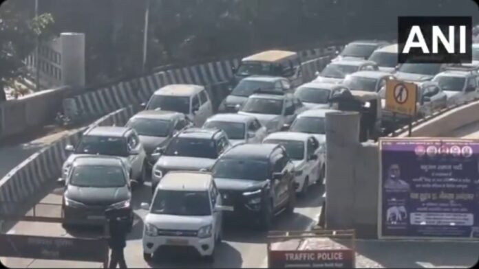 Heavy traffic jam on Noida-Greater Noida Expressway, speed of vehicles may stop in Delhi-Haryana also
