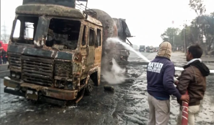 Jaipur Tanker Blast Burnt person ran 600m for help after the explosion, instead of helping people kept making videos
