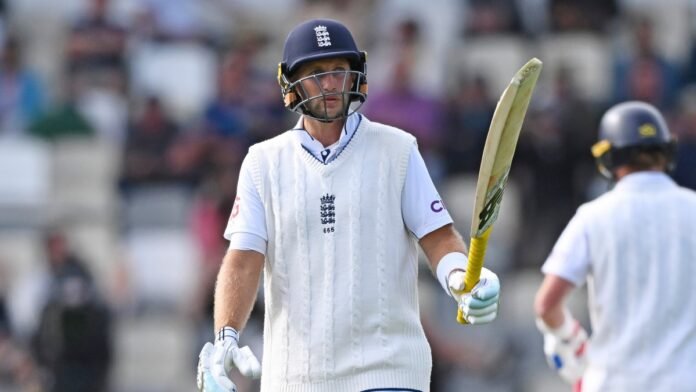 Joe Root made a great record, became the fourth batsman in the world to do so
