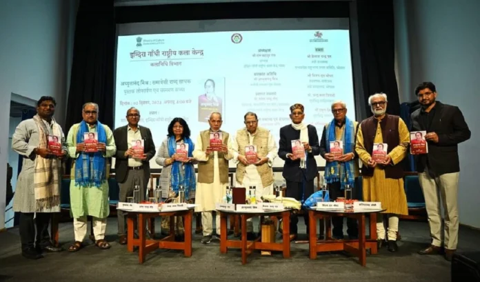 Media giants gathered at the launch ceremony of the book focused on senior editor
