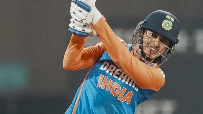 Smriti Mandhana did a big feat with the bat in T20I, created a new record by leaving behind the Sri Lankan player.
