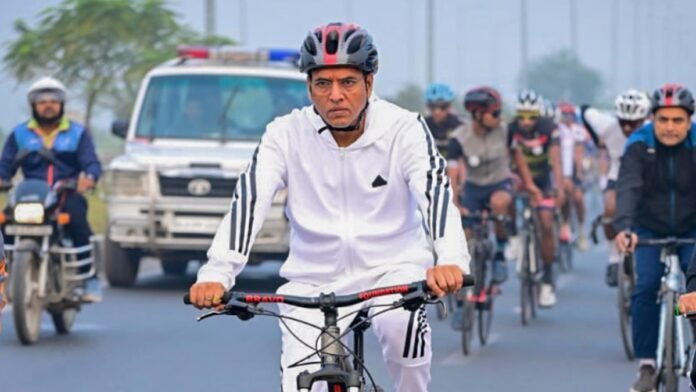 Sports Minister launches Fit India Cycling Drive, so many drivers participate in the event
