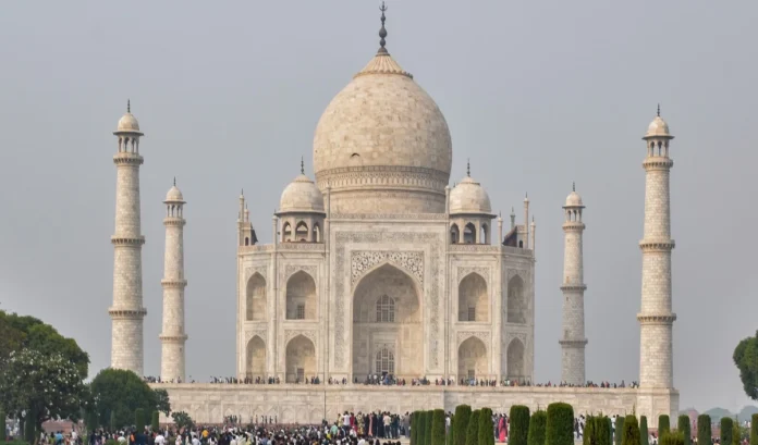 Threat received to blow up Taj Mahal with a bomb, police engaged in investigation, search operation launched
