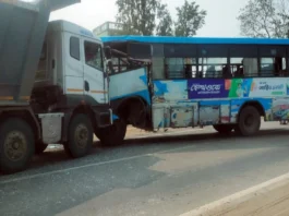 Three friends died in a horrific collision between a car and a truck in Etah, Uttar Pradesh.
