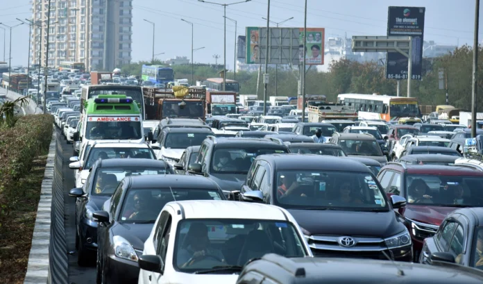 Traffic chaos continues on Delhi-Noida border amid security arrangements for farmers' protest
