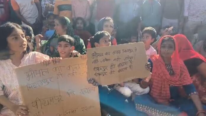 Bhopal: Protest against removal of garbage from Union Carbide factory after 40 years, 2 tried to commit suicide, what did CM Mohan Yadav say?
