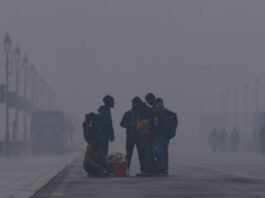 Delhi Weather: Dense fog over Delhi, shivering due to cold, minimum temperature recorded at seven degrees Celsius.
